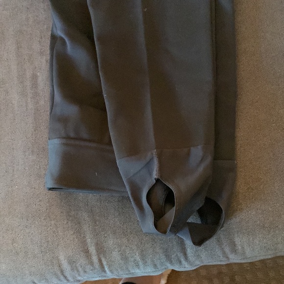 Ski pants says size 14 fit more like a 8. - Picture 3 of 4